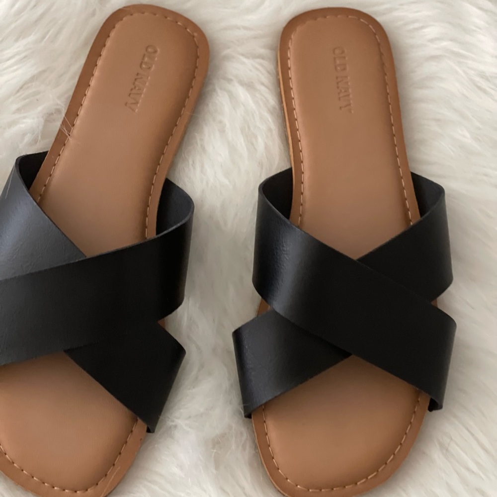 Labor Day Sake🇺🇸. Excellent condition Old Navy black sandals!  Size9.